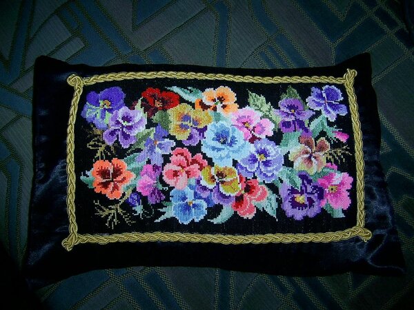 Нарядная подушка