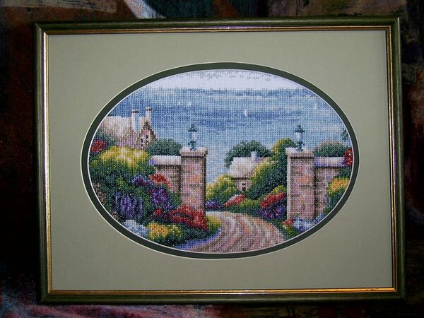 На побережье.