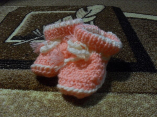 Одни из трех пар пинеток, связанных нами с мамой=)