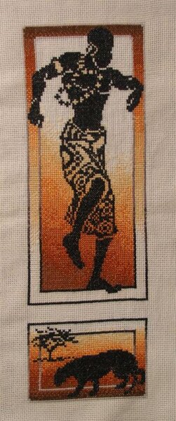 Это тоже по набору, покупала сама.