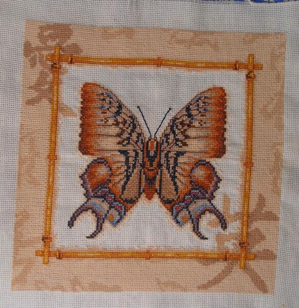 Бабочку тоже подарила подруга (набор), сказала, что мне под интерьер подойдет. Пока вышивала - интерьер поменялся:)))