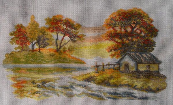 Это тоже из журнала "Вышитые картины" Ее я три года мучила - необоснованно долго. Она просто лежала без движения. Реально месяца три работала. Закончила недавно, тоже руки не доходят, а с ногами та же фигня, что и с предыдущей работой.