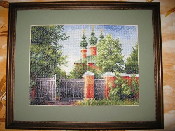 Вышивка сестры. Церковь от Панна. Вышивалась долго долго. Сестре надоедал зелёный цвет )))