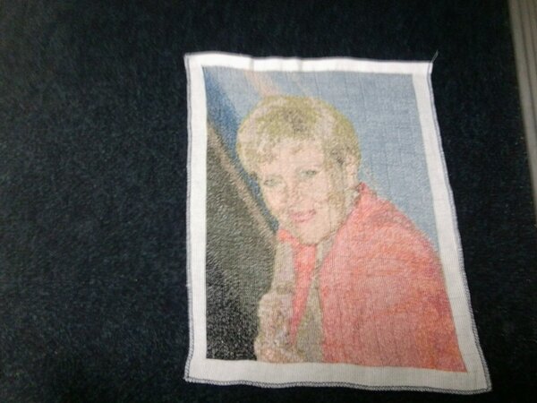 С фото подруги...