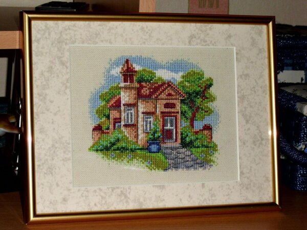 Домик с башенкой