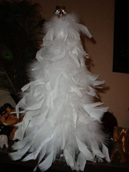 Ёлка из перьев для конкурса НГ