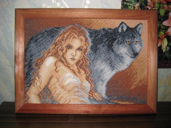 Девушка с волком