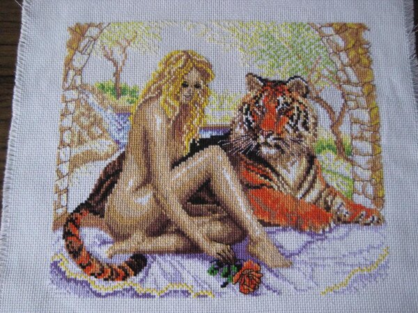 Девушка с тигром