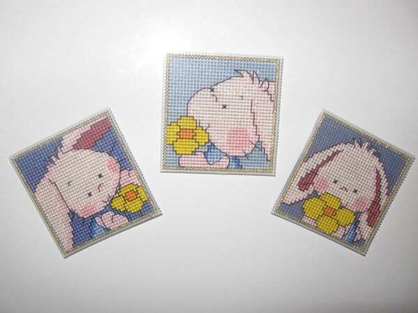 Магниты на холодильник - Символ Нового 2011 года (на пластиковой канве)