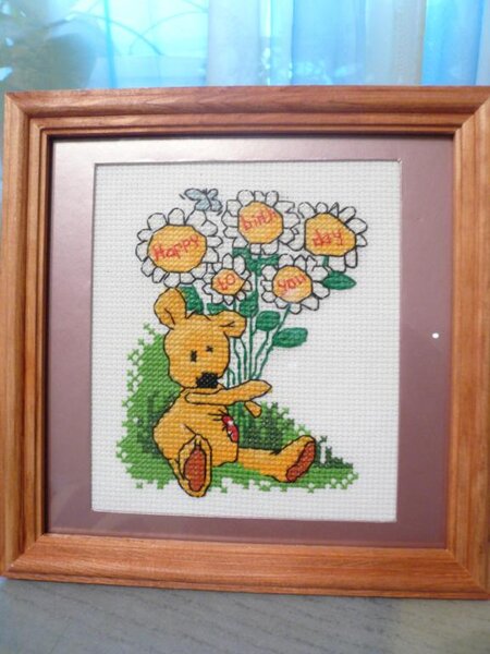 Мишка с ромашками! Вышивала в в подарок подруге...