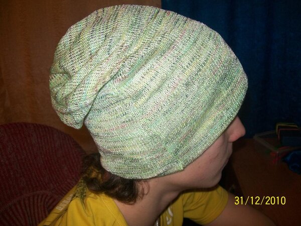 молодежная шапочка из остатков трикотажа