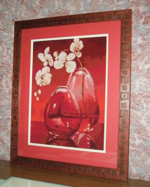 Белое на красном