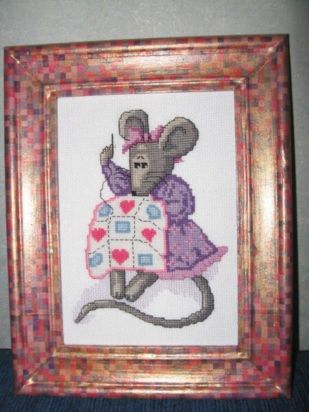 мышка-вышивальщица и первый опыт декупажа рамки