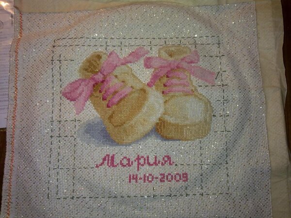 Вышивалось в подарок для крестницы на крестины.
Спасибо отдельное за схему ASY ))