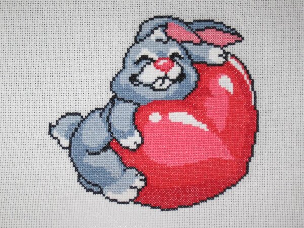 Очень понравился этот зайчишка, такой позитивный