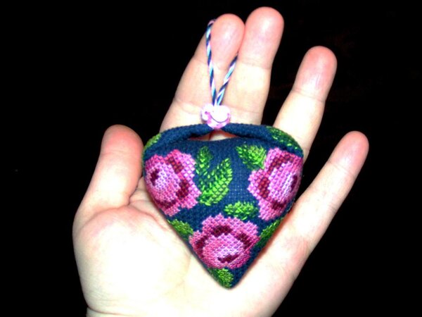 Кривулька Пендибуль "Роза" (январь). обратная сторона.
Участвует в Совместном процессе "12 месяцев".