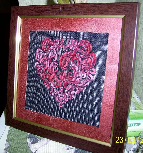 Сердечко. Вышивала меланжевыми ниточками.