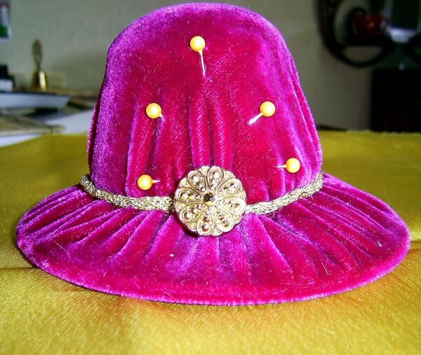 Игольница шляпка