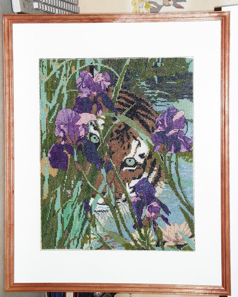 Тигр в ирисах