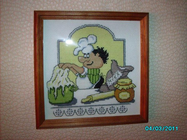 На 8 марта решила вышить дочери такого поваренка