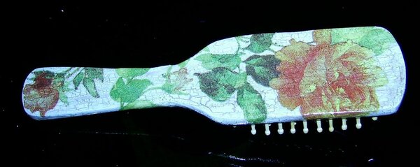 Расческа 
подарок подружке ( с другой стороны)