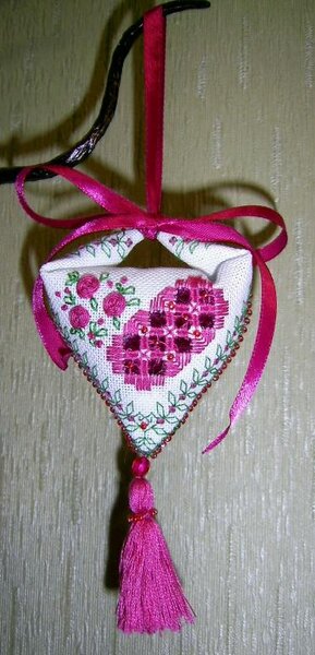 Сердечко.
Вышивка хардангер.