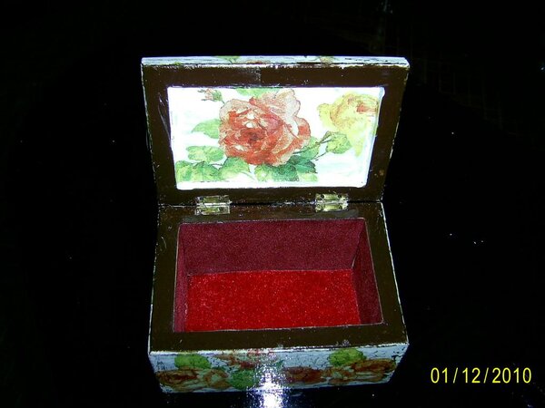 Шкатулочка для украшений