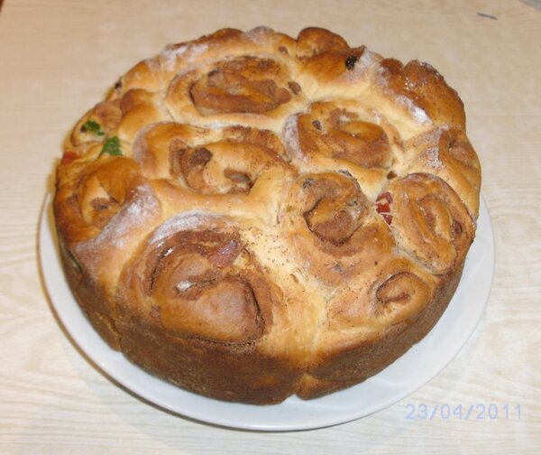 Пирог с цукатами и корицей