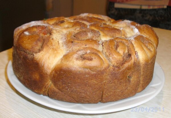 Пирог с цукатами и корицей