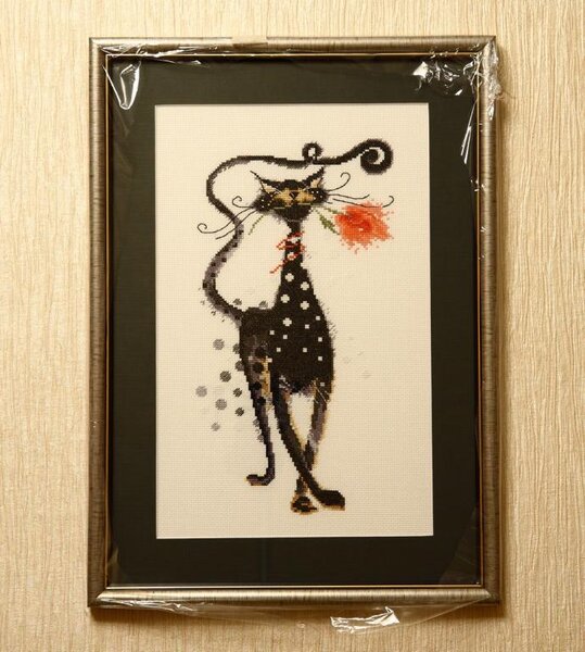 А это подарок подружке.Джаспер. Просто так, без повода, потому что у неё черный кот-британец.