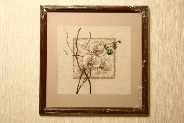 Вышита по схеме из Интернета (оригинал от Dimensions). Подарок маме на день рождения.