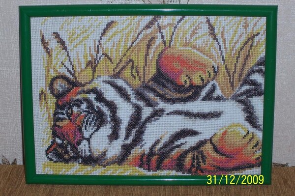 Вышивала на новый год будущему мужу, вот и вышила очень быстро-сроки были ограничены))) Сейчас висит у нас дома