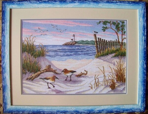 Чайки на песке от Дименшнз. покупала отдельно Аиду 18 от ДМС. и ниточки ДМС по ключу в схеме РМ. очень нравился этот дизайн, давно собиралась отшить. не разочарована ни капли. вышивалось на одном дыха