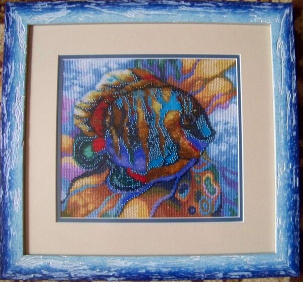 Рыба смешанная техника от Чариной Мити. прекрасный дизайн, отвратительная канва, нитки НПК им. Кирова. нитки качества неплохого, но гамма маленькая, несовершенная