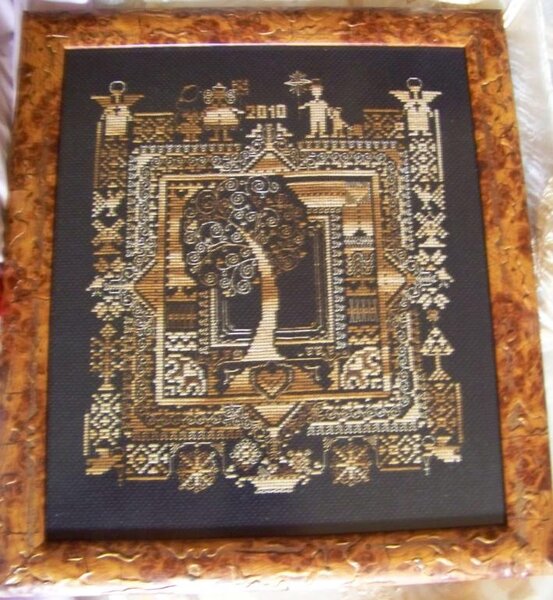 известная серия оберегов. вышивалось на канве Аида 14 от Гаммы. очень понравилось, как сейчас Гамма делает канву. думаю, что уже можно без потери качества, перейти с ДМС на Гамму. а вот ниточки ДМС все еще вне конкуренции