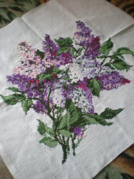 вышивала шерстяными нитками