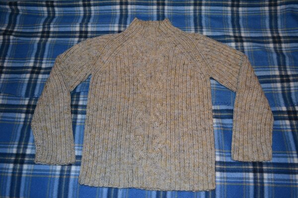 Свитер вязала себе, но оказался маловат. Дочка носит уже 4-й год