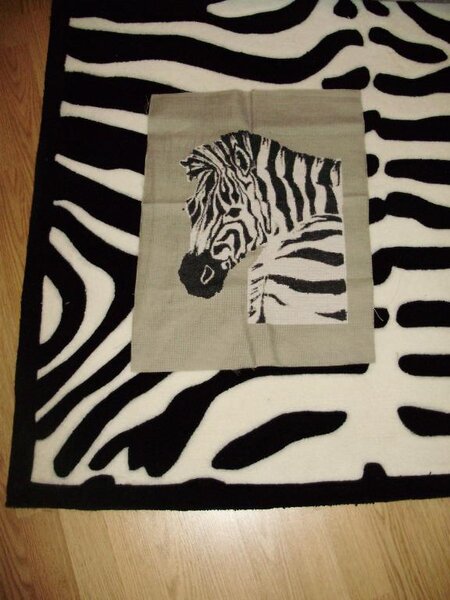 Лошадка вышивалась в поддержку к коврику.