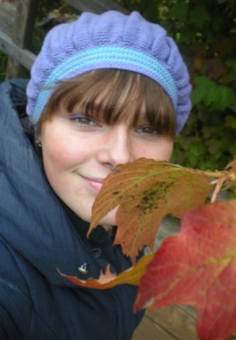 берет связала из остатка ниток для скатерти