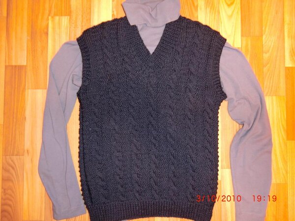 Безрукавка мужу