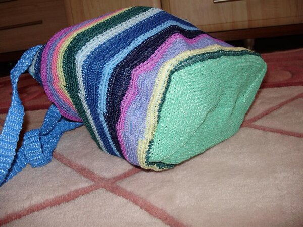 Дно вязано из пакетов