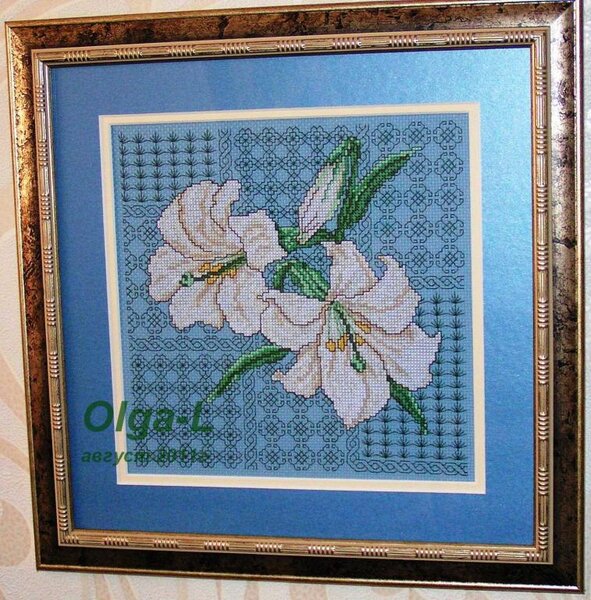 "Белые лилии"
115 на 116 крестиков, 10 цветов, нитки гамма и киров.