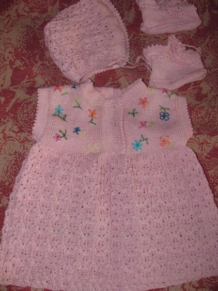 Коротенькое розовое платье. Башмачки и шапочка.  2011г.