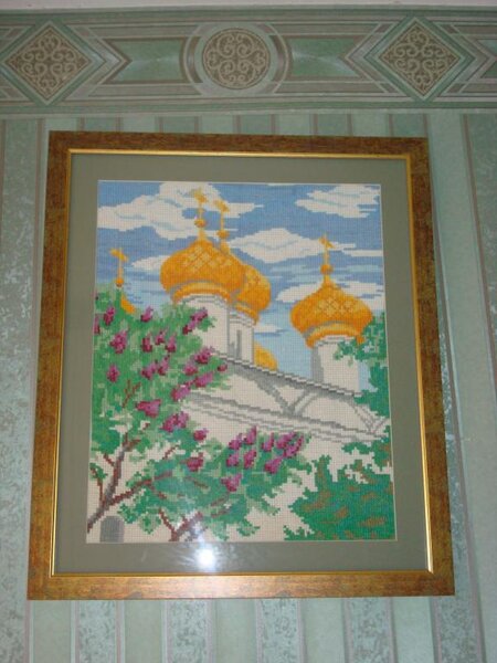 церковь, вышитая двойным крестом