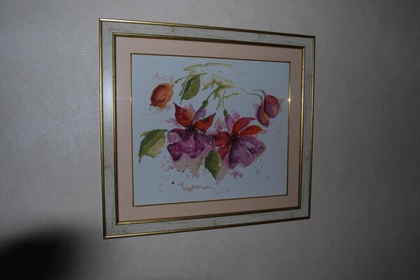 Фуксия - одна из самых любимых моих работ. При выборе сюжета купилась на акварельные разводы и проработанность схем Lanarte. Вышито подбором. Нитки Гамма.