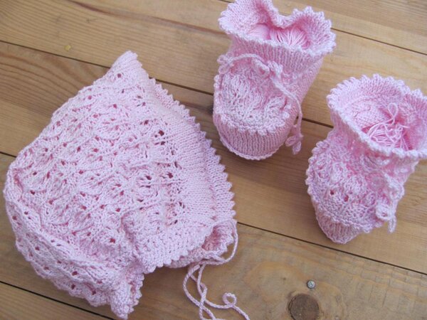 Башмачки и шапочка.  2011г.