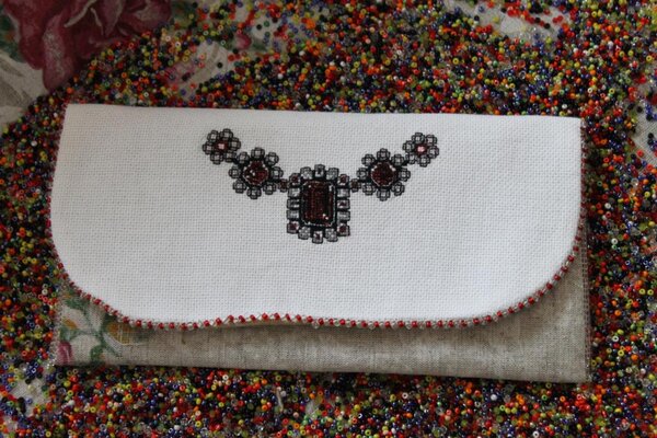 Блестящая косметичка