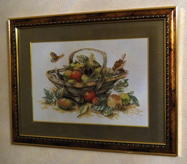 Моя первая достаточно сложная работа. Вышито подбором. Нитки Гамма.