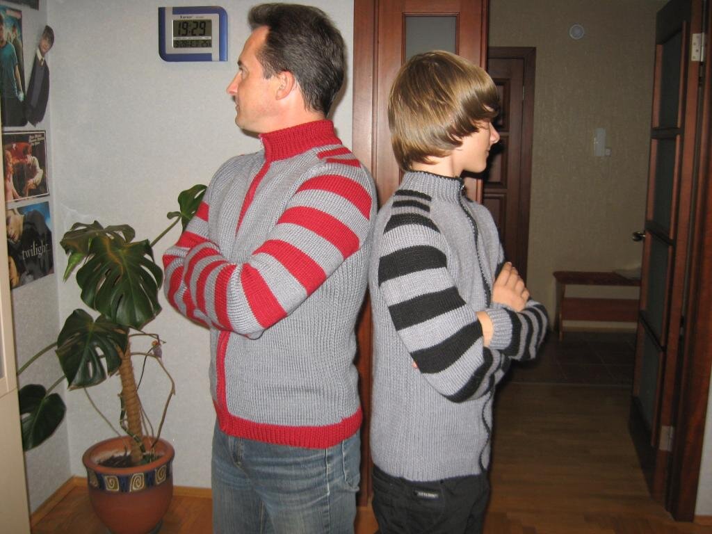 мужской свитер -2 цветовых решения