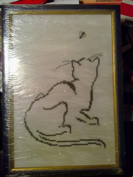 Вышивалось в подарок любительнице кошек)